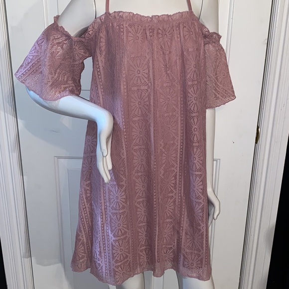 Off Shoulder Lace Shift Dress - Picture 5 of 9